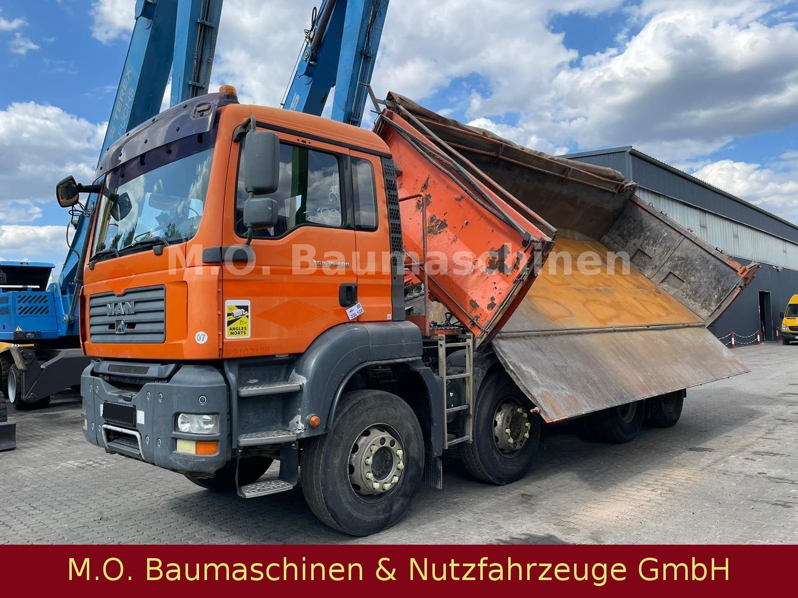 Fahrzeugabbildung MAN TGA 35.400 / AC / 8x4 / Euro 4 / 3.Seitenkipper/