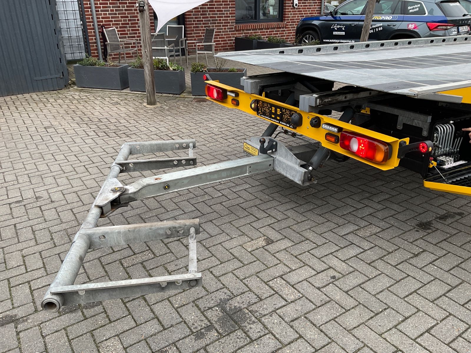 Fahrzeugabbildung Mitsubishi Fuso Canter,Abschleppbrille,Fahrzeugplateau