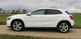 Mercedes-Benz GLA 220 4MATIC, LED, PANO, AHK, SHz - weiße Mercedes-Benz GLA 220