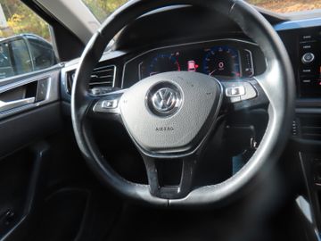 Fotografie 11 des VW Polo VI Highline 1.0 85kw R-Line Paket Pano