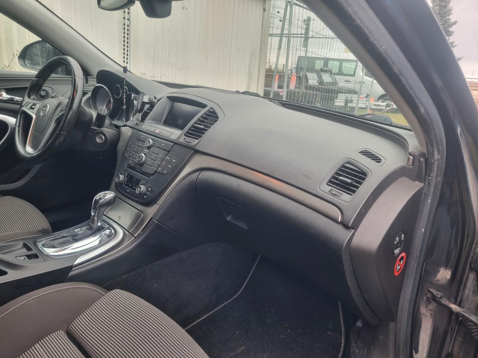 Opel Insignia 2010 — photo 15