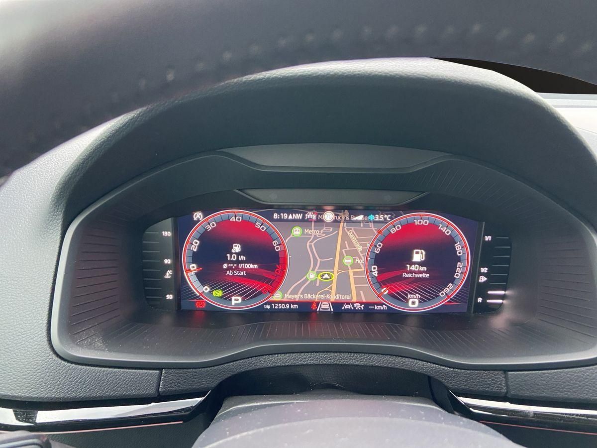 Karoq 1.5  TSI Sportline DSG Matrix ACC DCC RFK