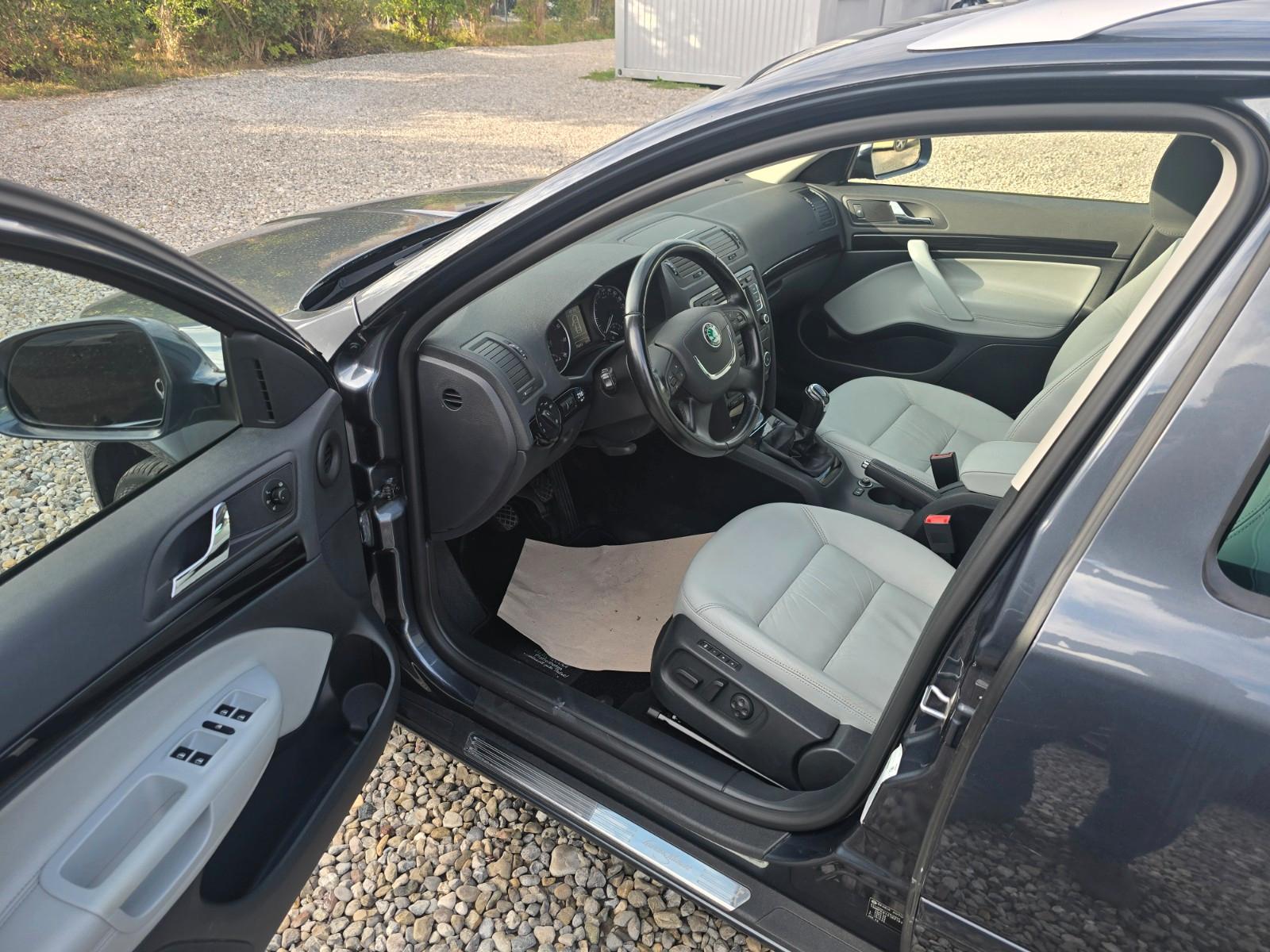 Skoda Octavia 2011 — photo 9