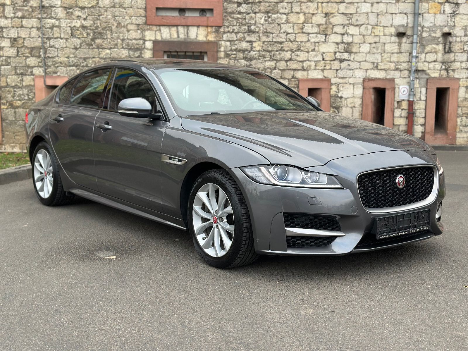 Fahrzeugabbildung Jaguar XF R-SPORT*MODELLJAHR 2019+PANO+STANDHEIZUNG*