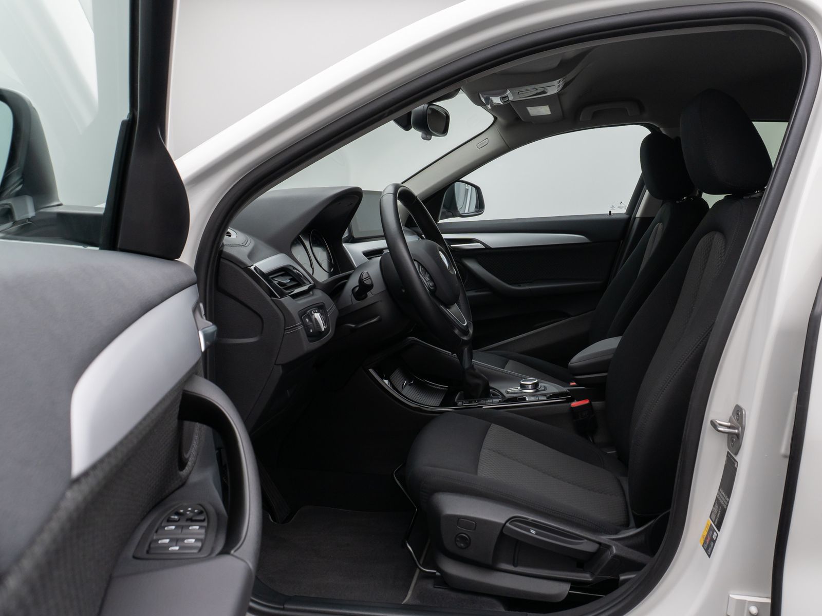 Fahrzeugabbildung BMW X2 xD25e Kamera HUD DAB HiFi Navi+Komfort Alarm