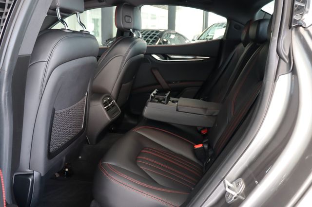 Fahrzeugabbildung Maserati Ghibli 3.0 V6 S Q4 GranSport |KAMERA|LED|CARBON