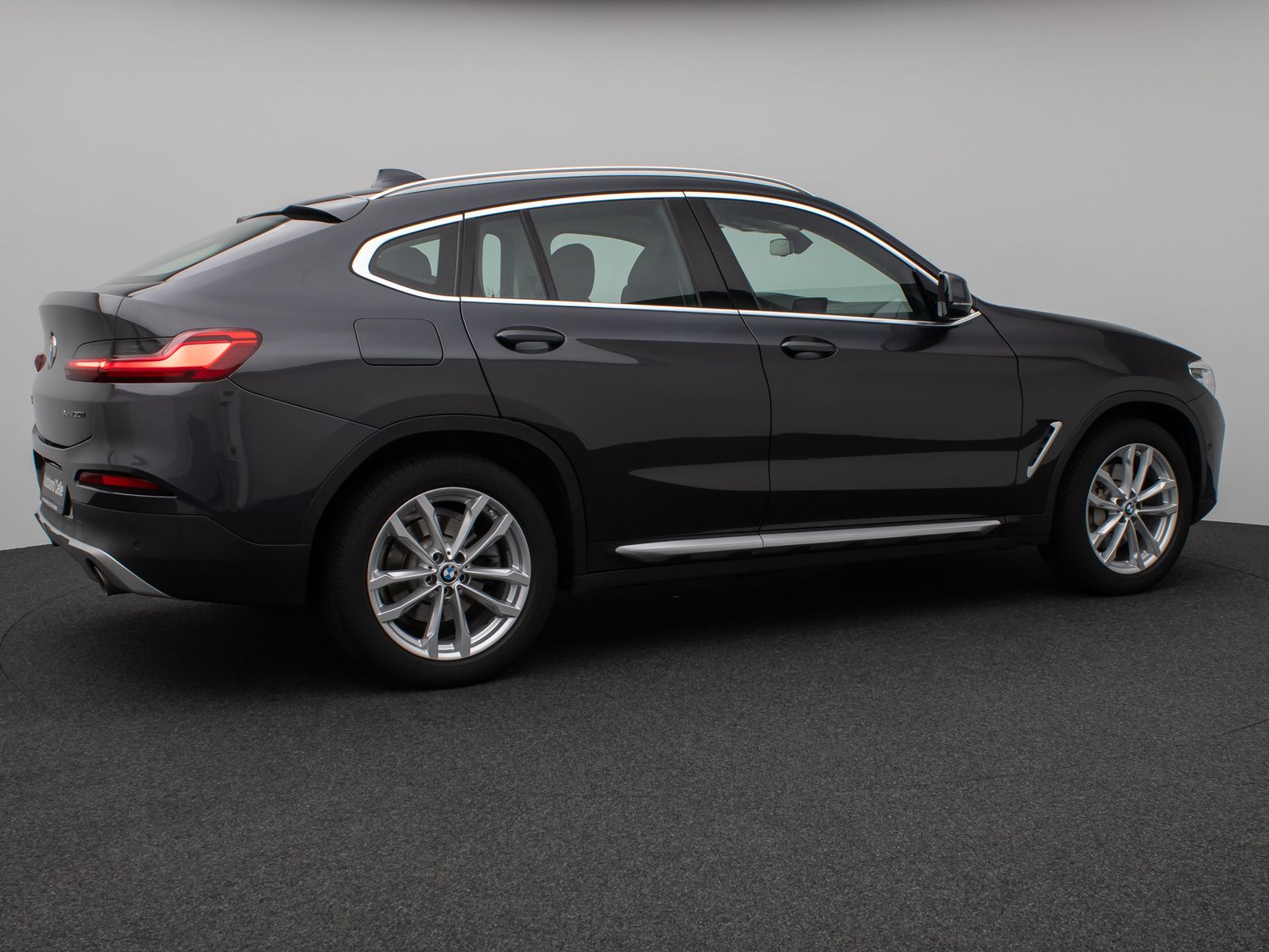 Fahrzeugabbildung BMW X4 xD30i xLine Panorama Kamera HUD HiFi DisplKey