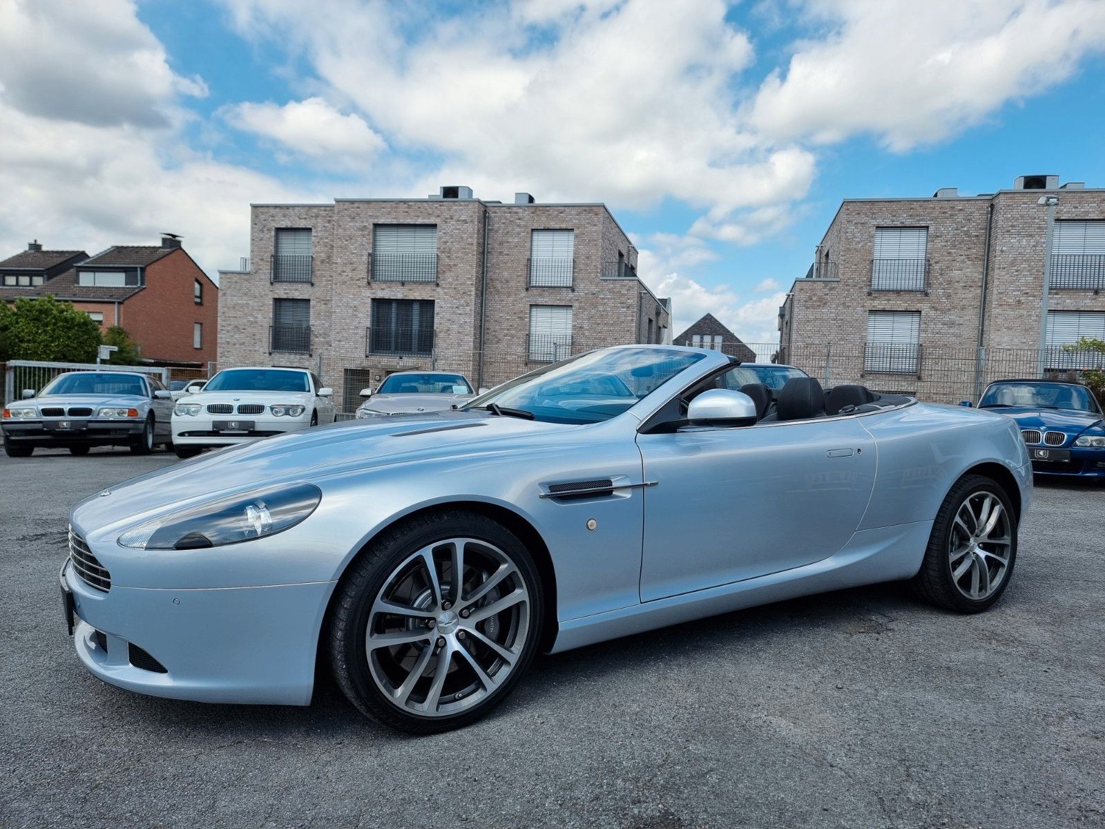 Fahrzeugabbildung Aston Martin DB9 Volante 6.0 Luxury Edition im Sammlerzustand