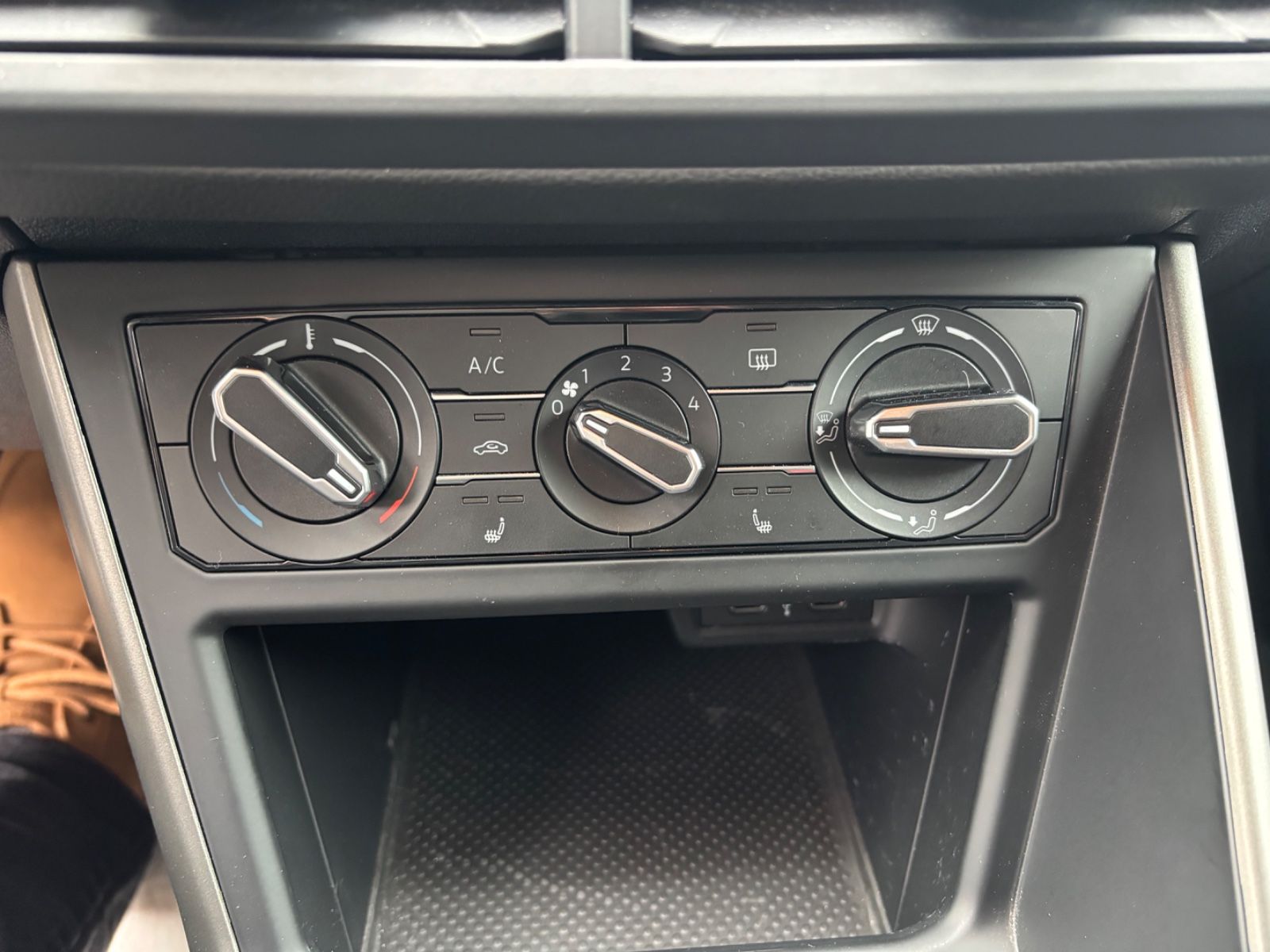 Fahrzeugabbildung Volkswagen Polo VI Comfortline