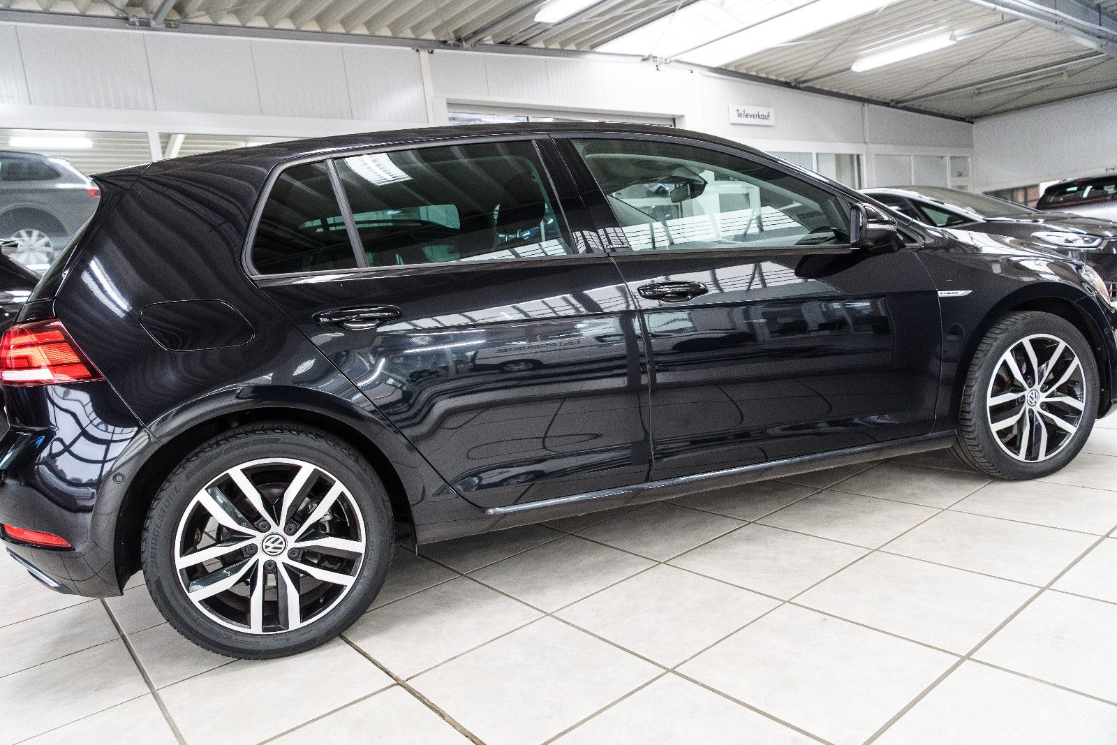 Fahrzeugabbildung Volkswagen Golf VII IQ.DRIVE +SHZ +ACC +NAVI