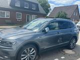 Volkswagen Tiguan Allspace 2.0TDI 7 Sitzer DSG Higlhline  - VW Tiguan Allspace Gebrauchtwagen in Hamburg
