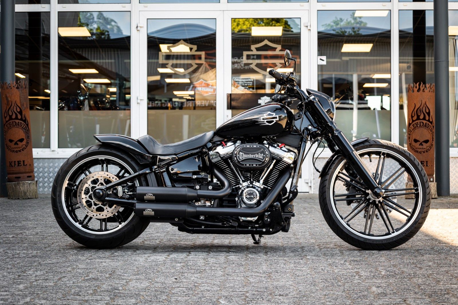 Fahrzeugabbildung Harley-Davidson FXBRS Breakout 114 cui - Jekill & Hyde