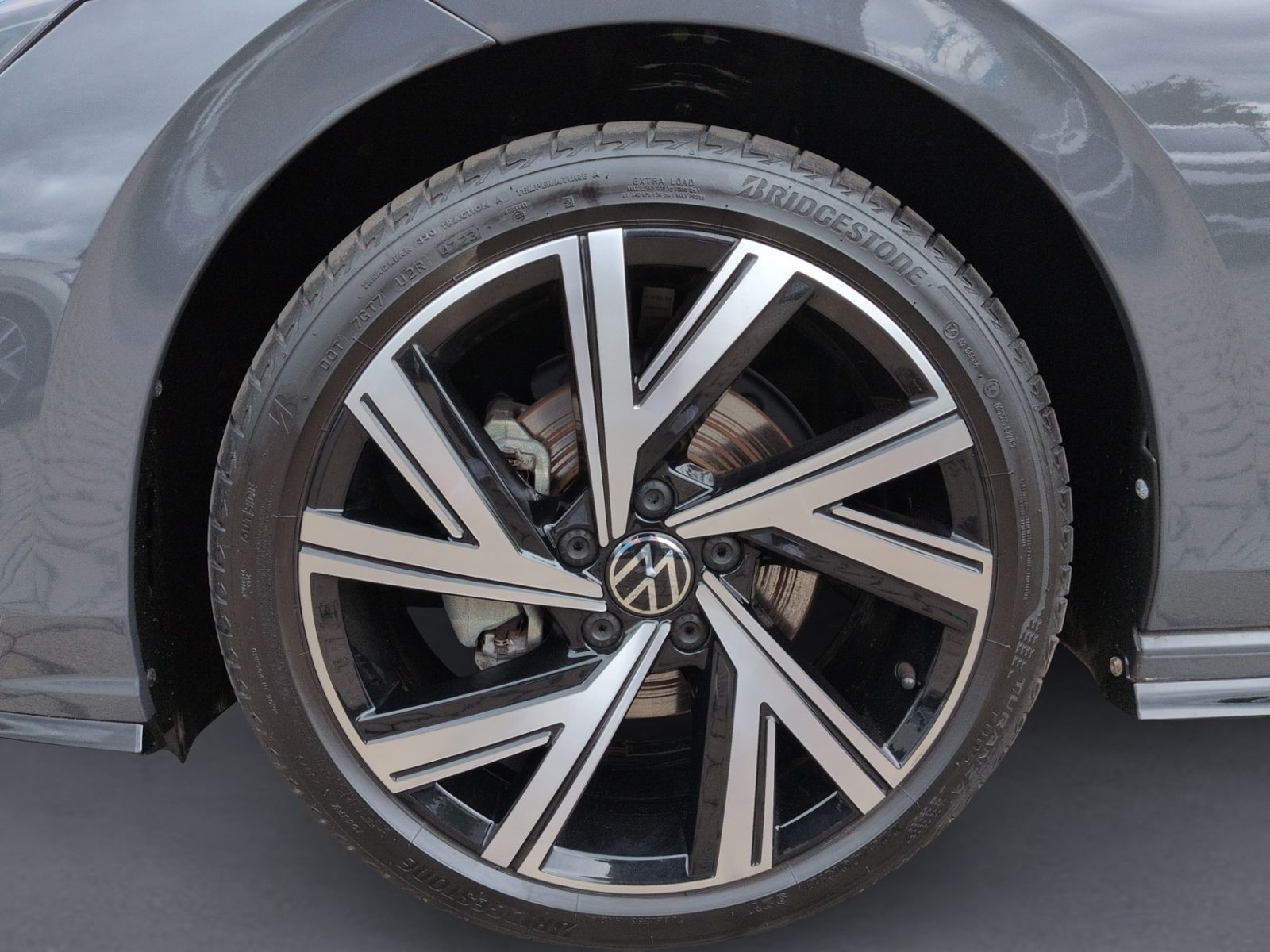 Golf VIII 1.5 TSI DSG R-Line KAMERA+NAVI+GRA+APP