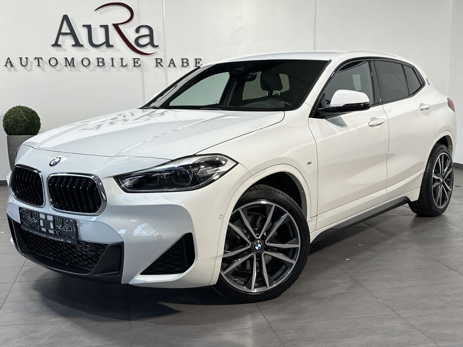 Fahrzeugabbildung BMW X2 xDrive20d M-Sport NAV+LED+AHK+HIFI+KAMERA+SHZ