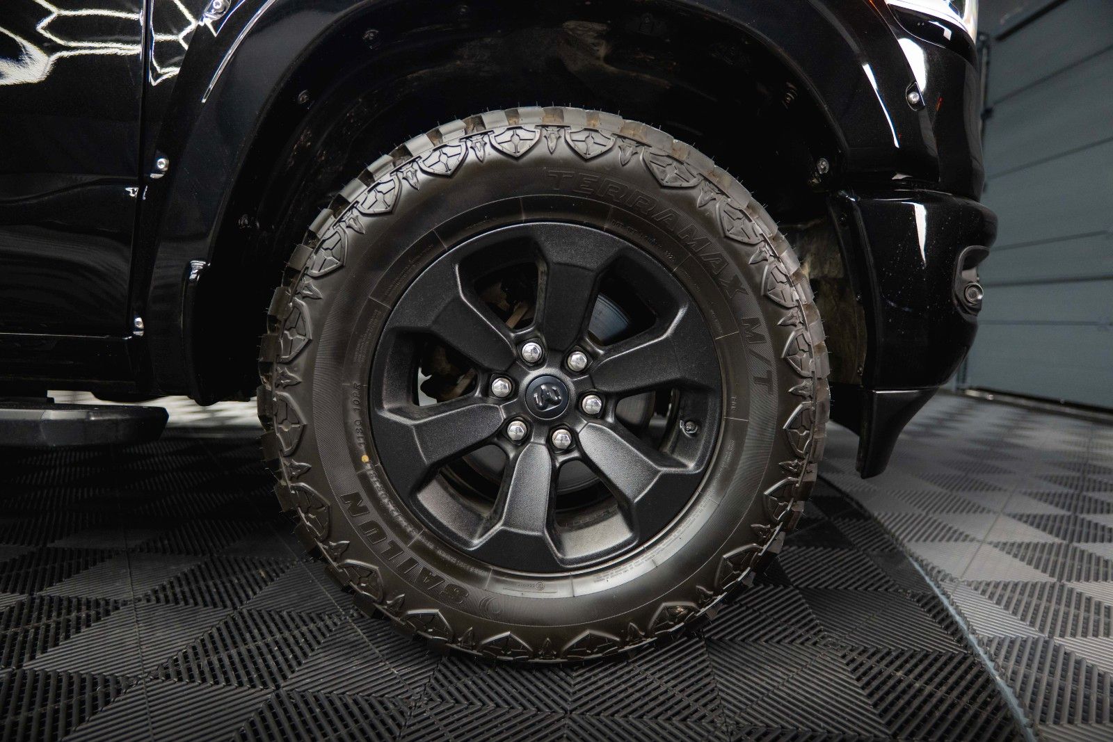 Fahrzeugabbildung Dodge RAM 5.7 V8 HEMI 4x4 REBEL LIMITED RamBox ACC 19%
