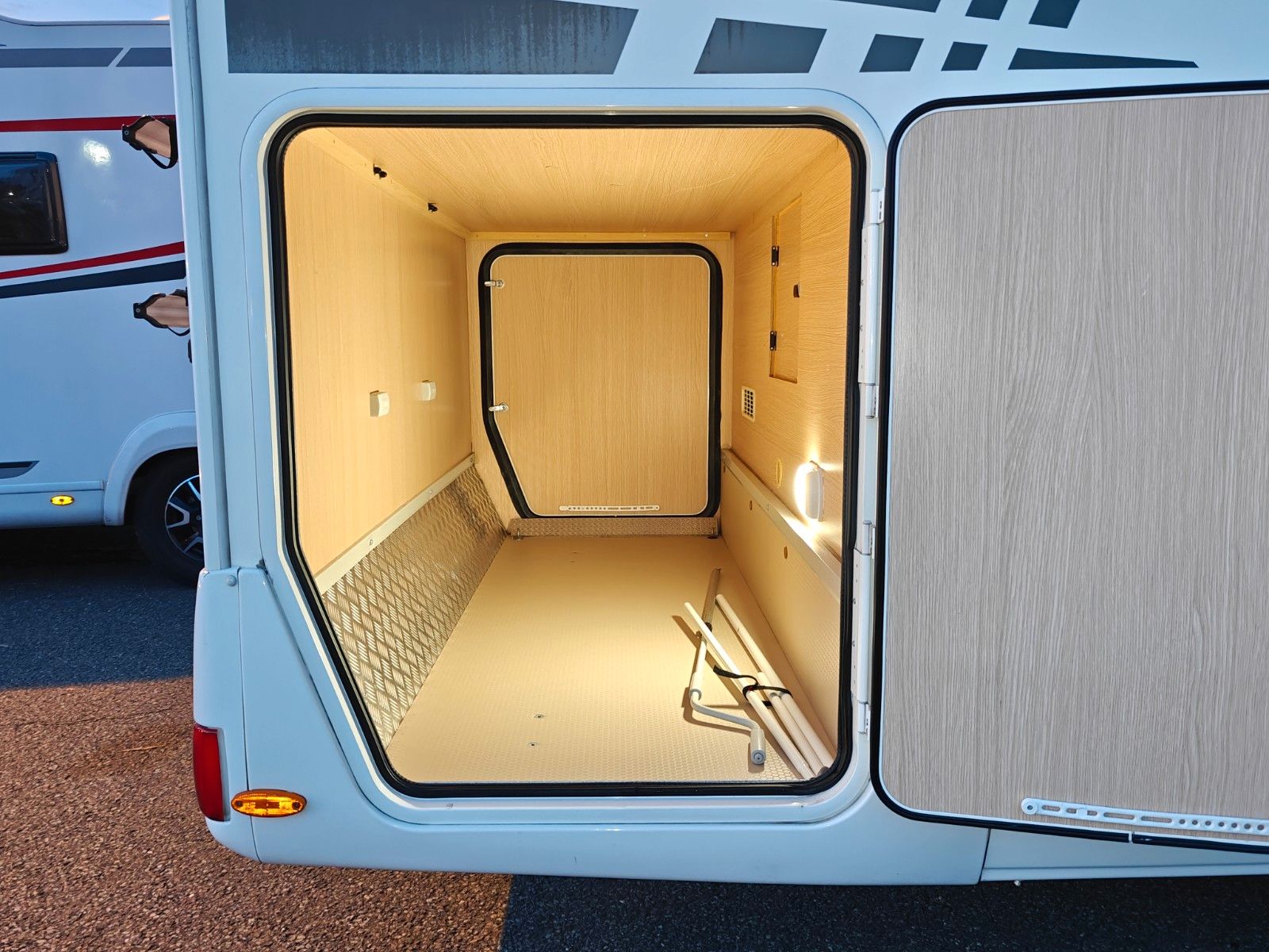 Fahrzeugabbildung XGO Dynamic 95 P - Autom. SAT, TV, Einzelbetten -