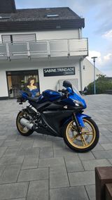Yamaha YZF R-125 - YAMAHA 2011 YZF R125