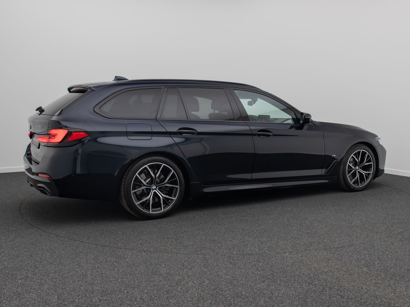 Fahrzeugabbildung BMW 530d M Sport Laser DAB Kamera HUD Panorama 19"