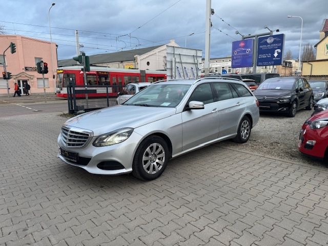 Mercedes-Benz E 220 CDI BlueTec*2.Hand*Navi*LED*TÜV05/2026*