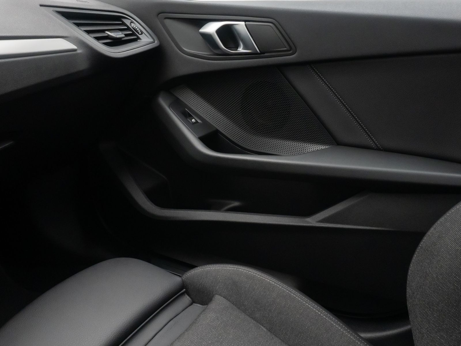 Fahrzeugabbildung BMW 118i Sport Leder HUD DAB Kamera AHK Memory LED