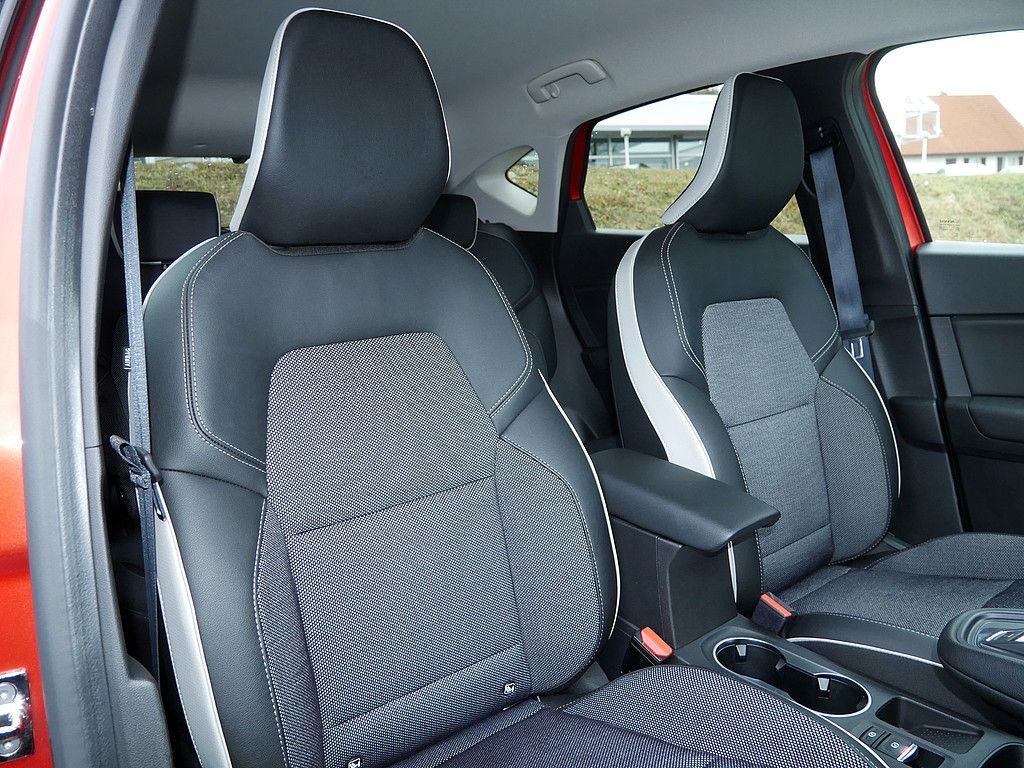 Fahrzeugabbildung Renault Captur Intens E-Tech Plug-In 160 KAMERA NAVI LED