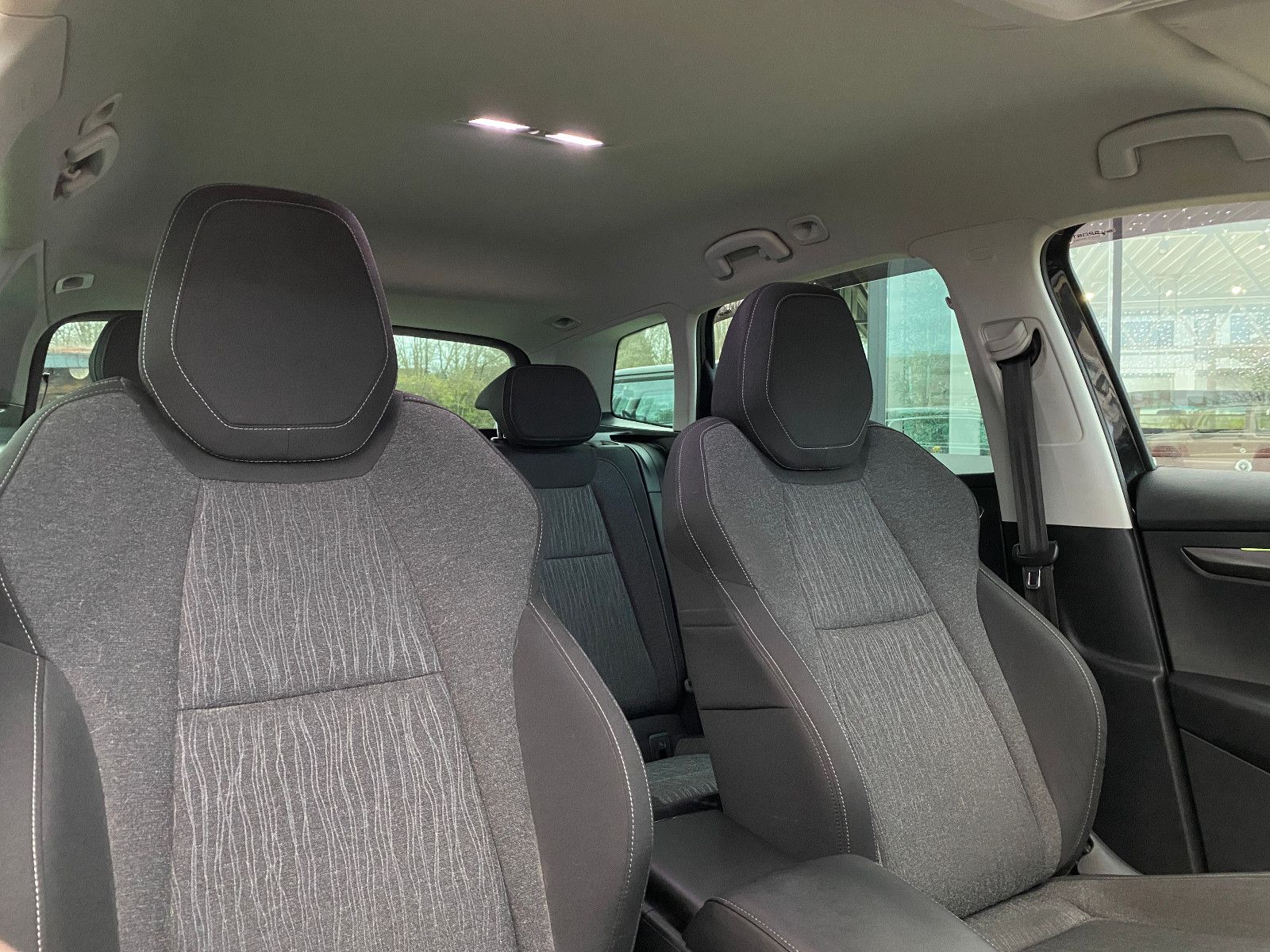 Fahrzeugabbildung SKODA Karoq Style 1.5 DSG SHZ+KAMERA+NAVI+AHK+TÜV-NEU