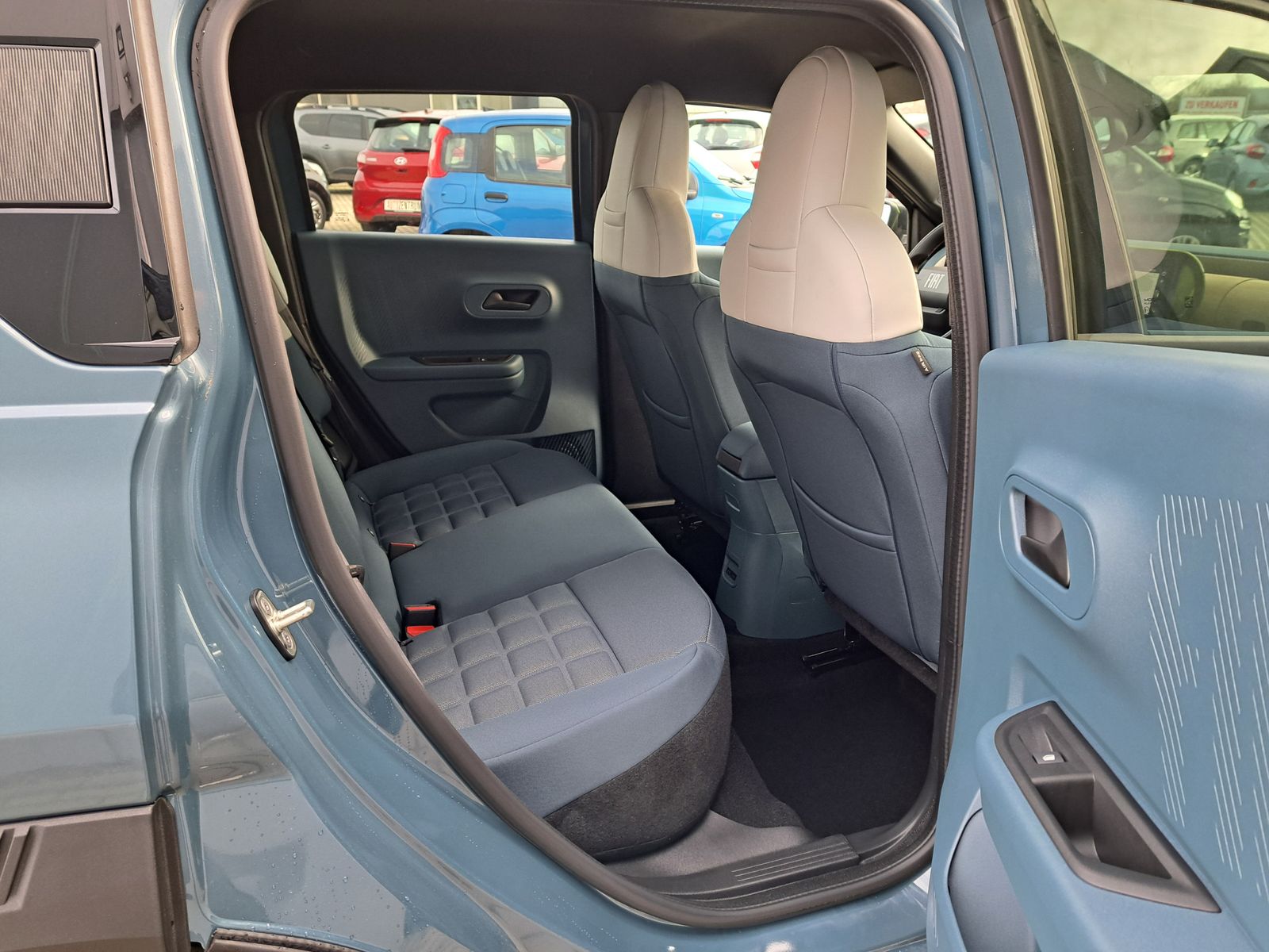 Fahrzeugabbildung Fiat Grande Panda La Prima Hybrid AUTOM. SITZHEIZUNG