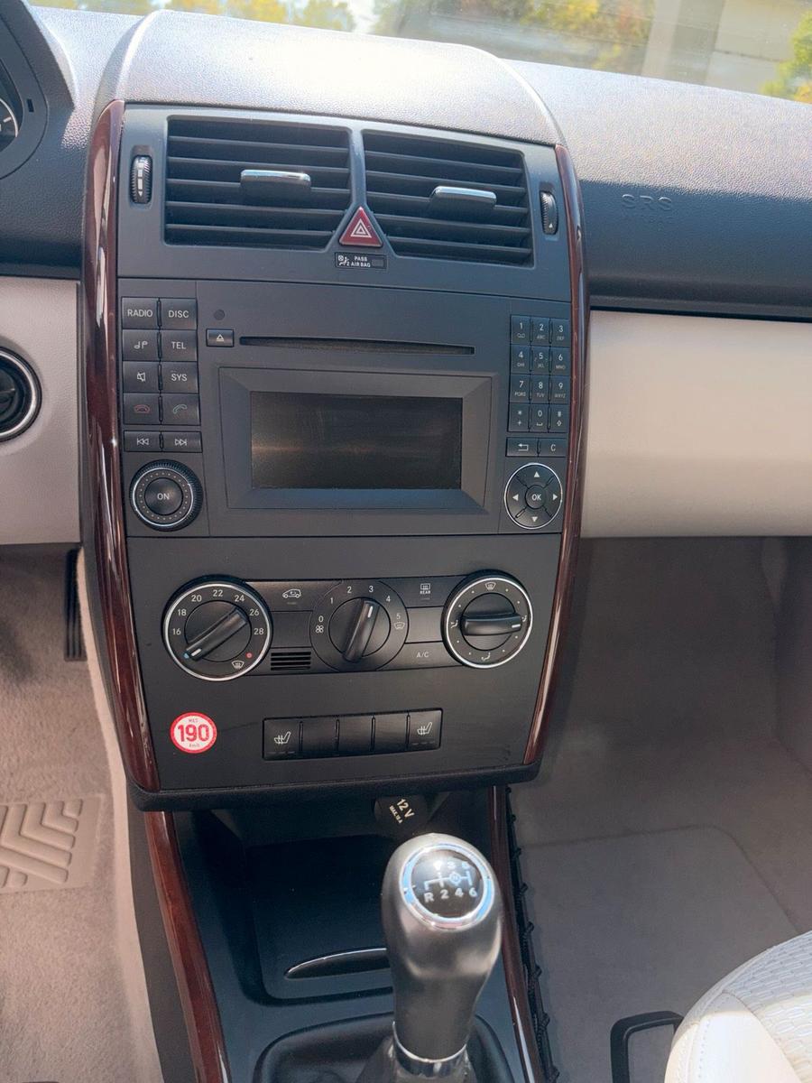 Mercedes-Benz A180 2010 — photo 8