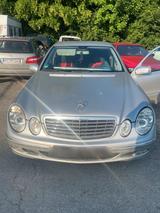 Mercedes-Benz Auto Mercedes E-270. - Mercedes-Benz E 270 in Essen