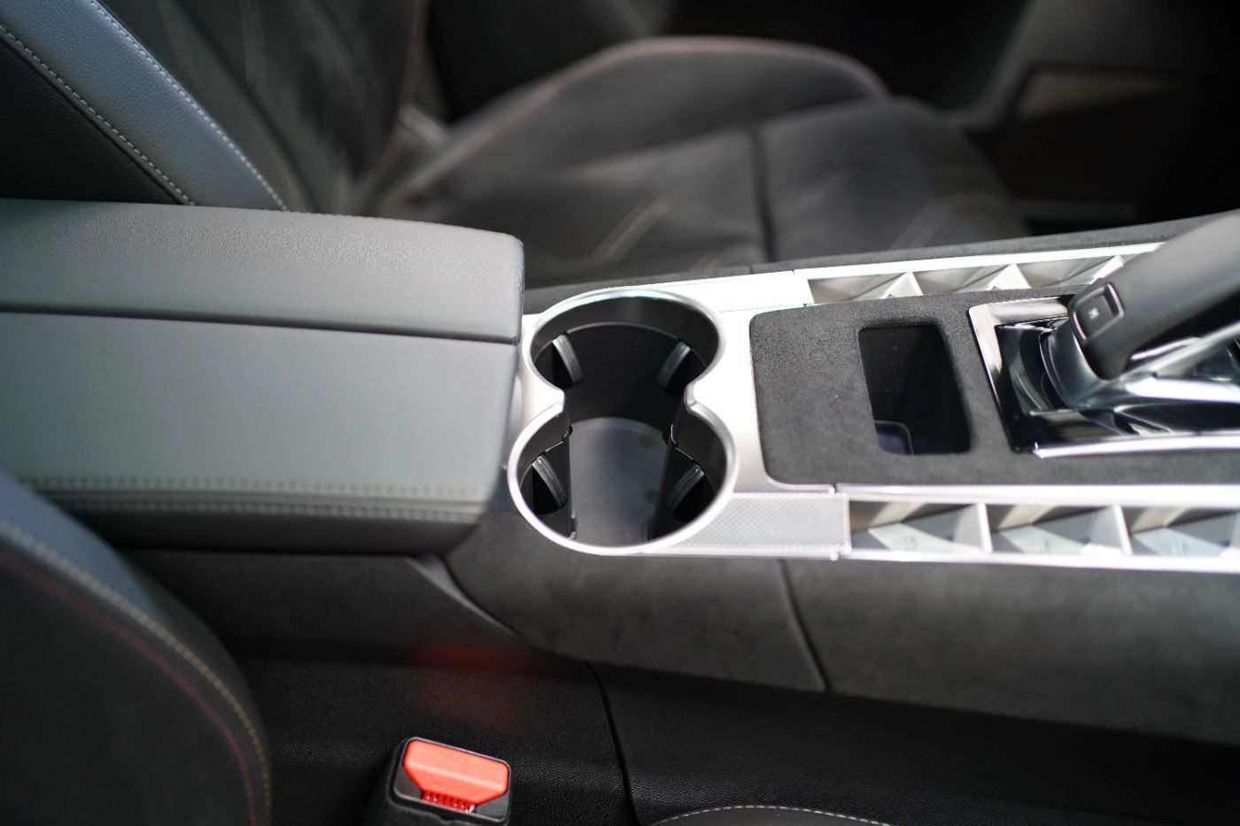 Fahrzeugabbildung DS Automobiles DS7 BlueHDi 130 EAT8 Performance Line+ Focal Nav