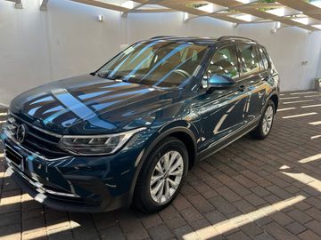 Volkswagen Tiguan - 1