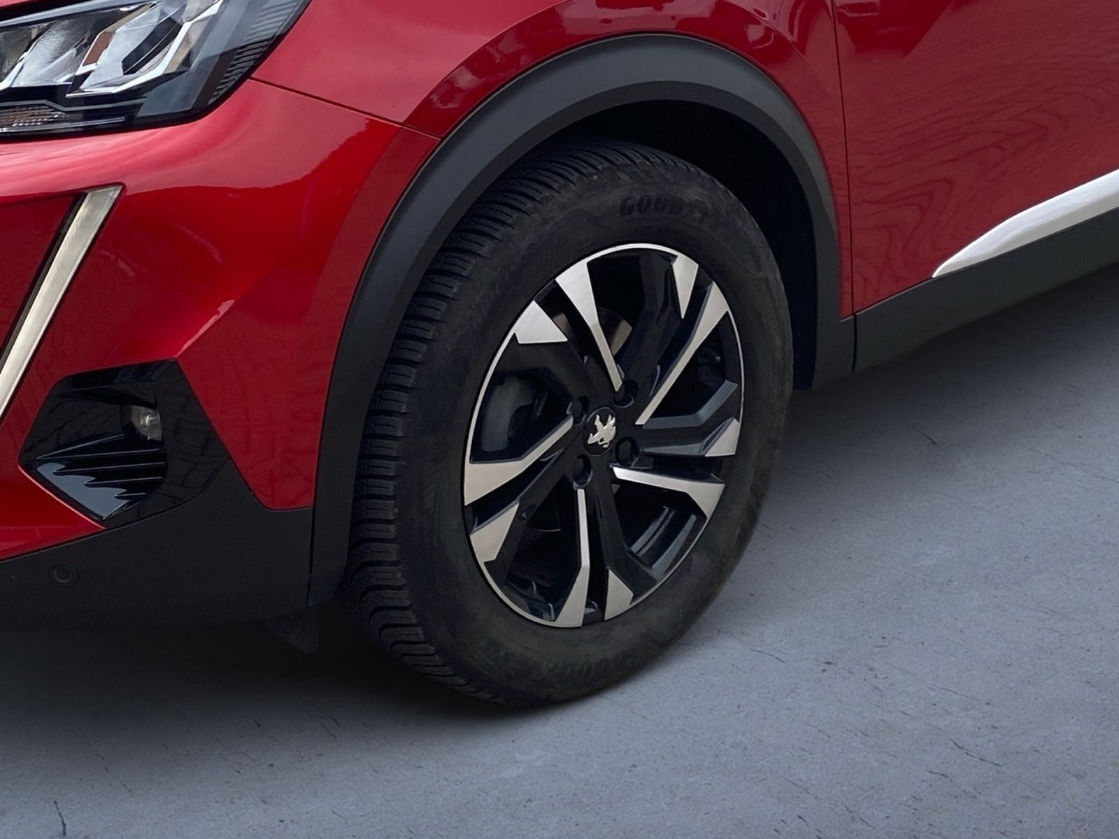 Fahrzeugabbildung Peugeot 2008 1.2 PureTech 130 Allure *ePano*360'*GJR*Alu
