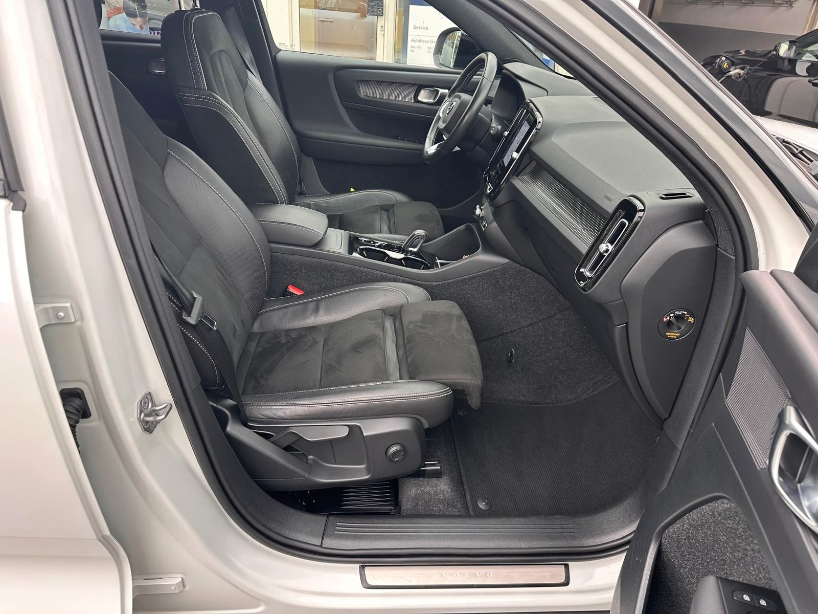 Volvo XC40 B4 R-Design AWD AHK BLIS ACC Standheiz.Kam foto 17