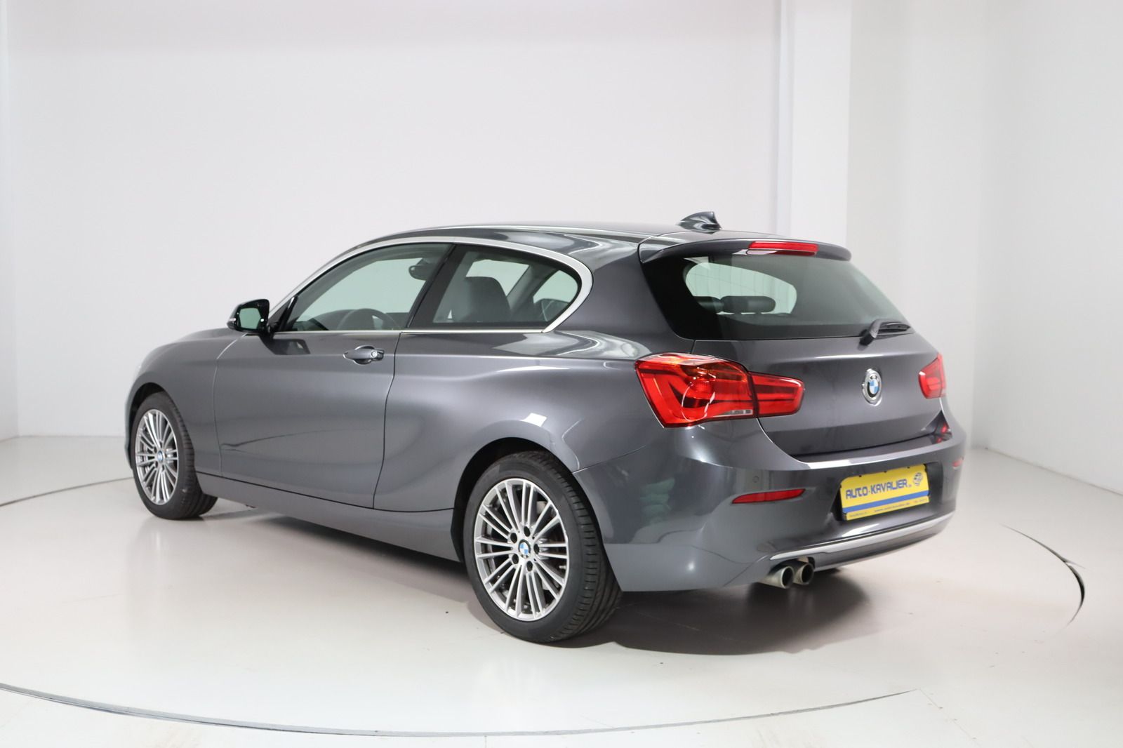 Fahrzeugabbildung BMW 125 i * LED * Keyless * Navi * Sitzhzg. * PDC