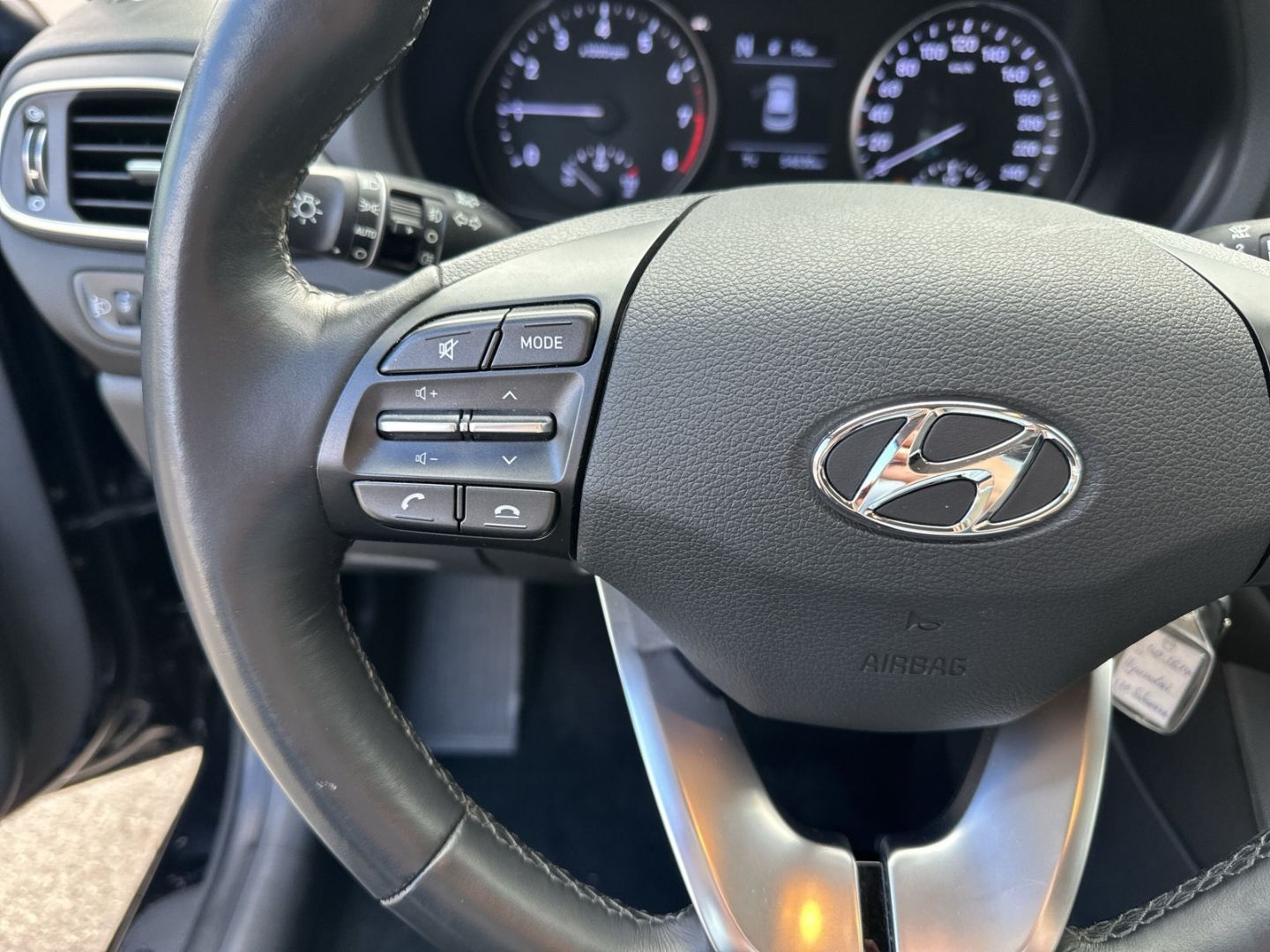 Fahrzeugabbildung Hyundai i30cw DCT Automatik +KLIMA + SITZHEIZUNG + TEMPO