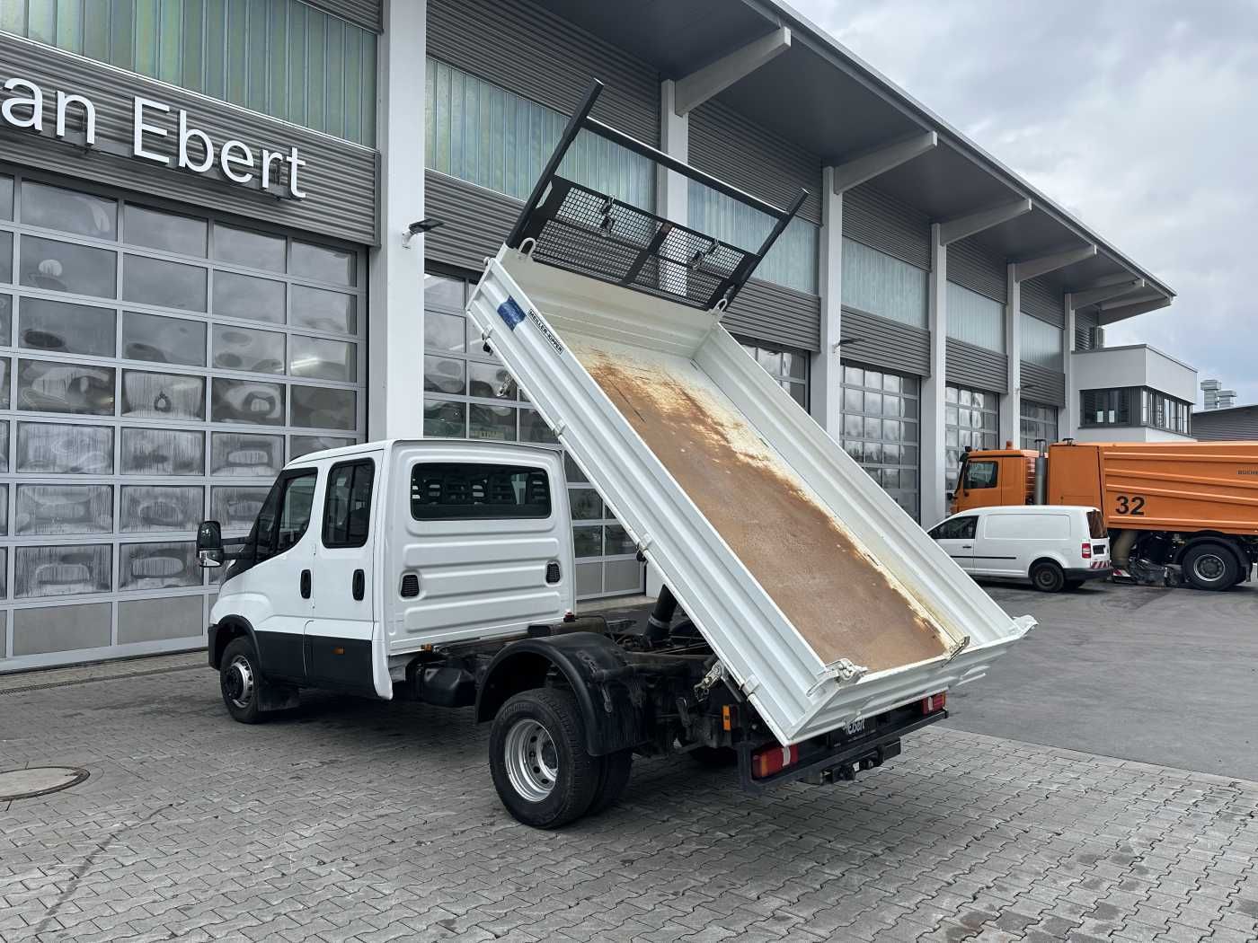 Fahrzeugabbildung Iveco 70C18H 3-S.Kipper *R.3750mm*7Sitze*AHK*