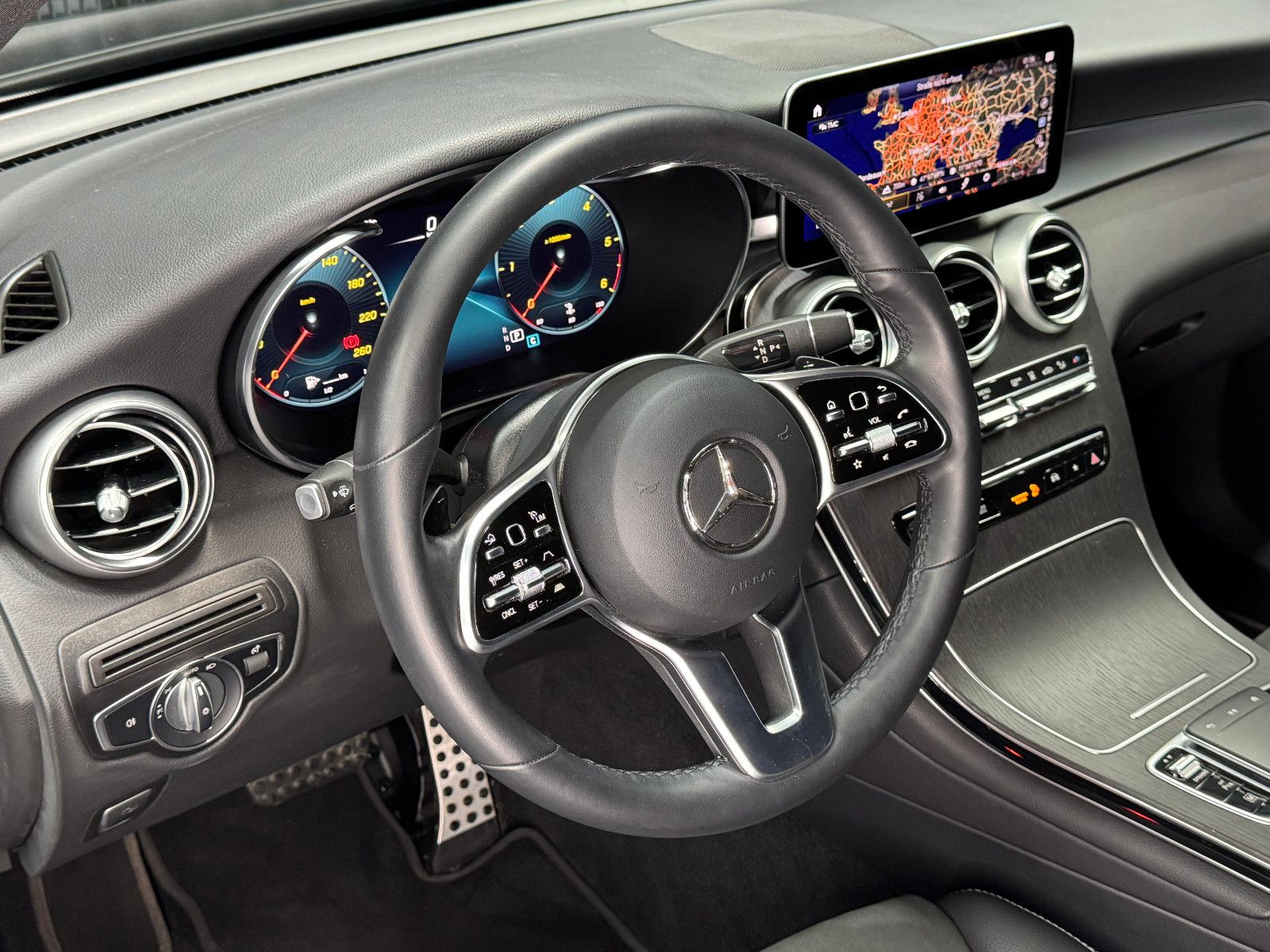 Fahrzeugabbildung Mercedes-Benz GLC 400 d 4Matic|AMG-LINE|AHK|STANDHEIZUNG|