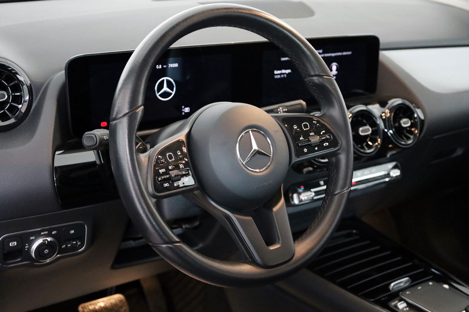 Fahrzeugabbildung Mercedes-Benz GLA 200 T.Leder,Navi,LED,SH,PDC,Kamera,ParkPaket