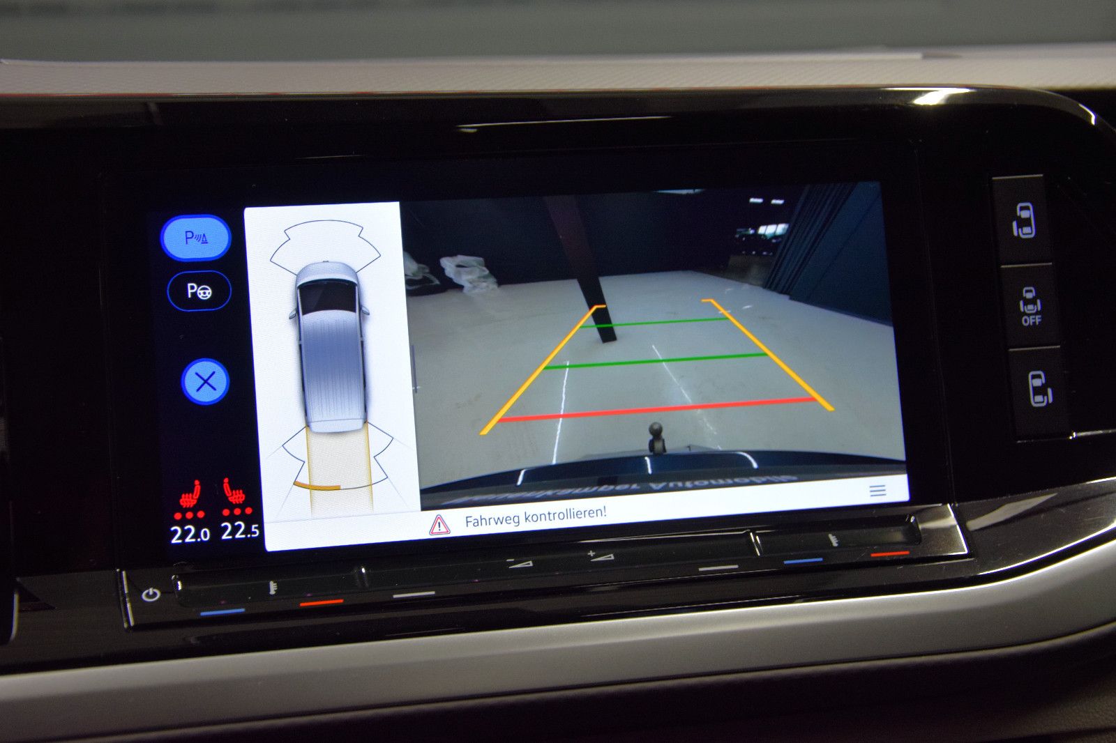 Fahrzeugabbildung Volkswagen T7 Multivan Style DSG Pano AHK 7-Sitze IQ-Light