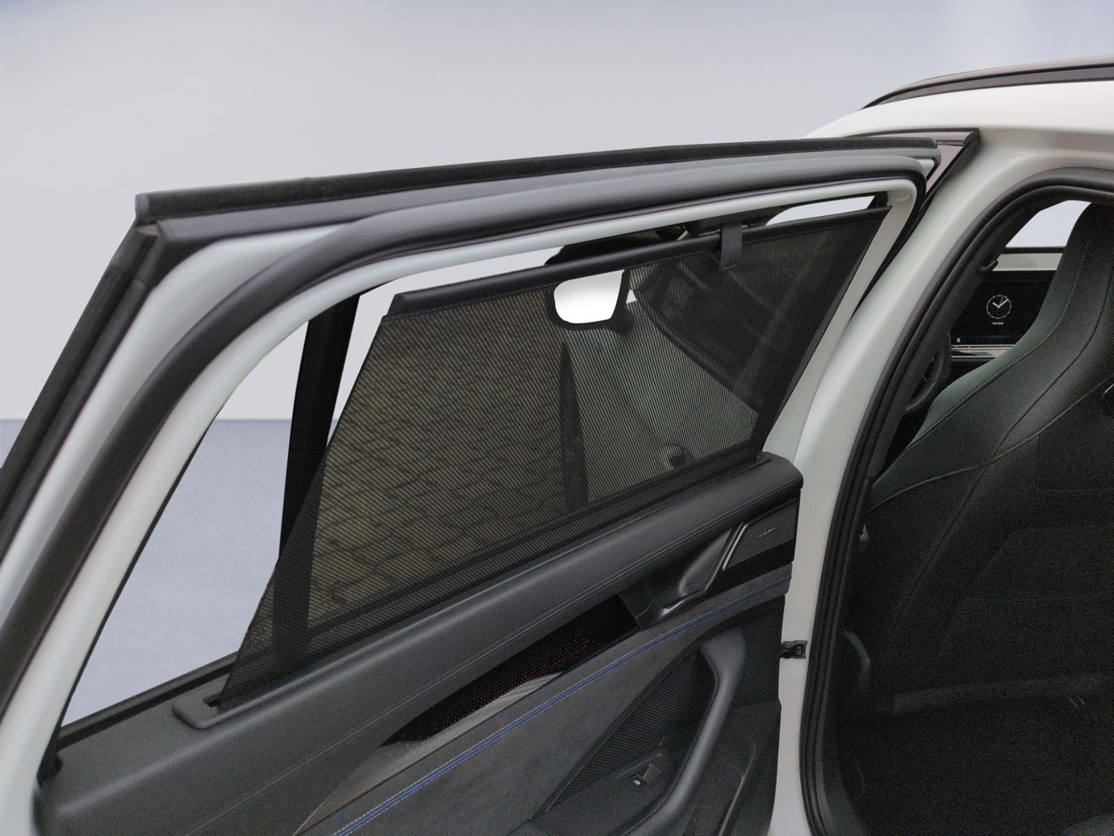 Passat R-Line 2.0 TDI 4MO DSG PANO+STHZ+AHK+