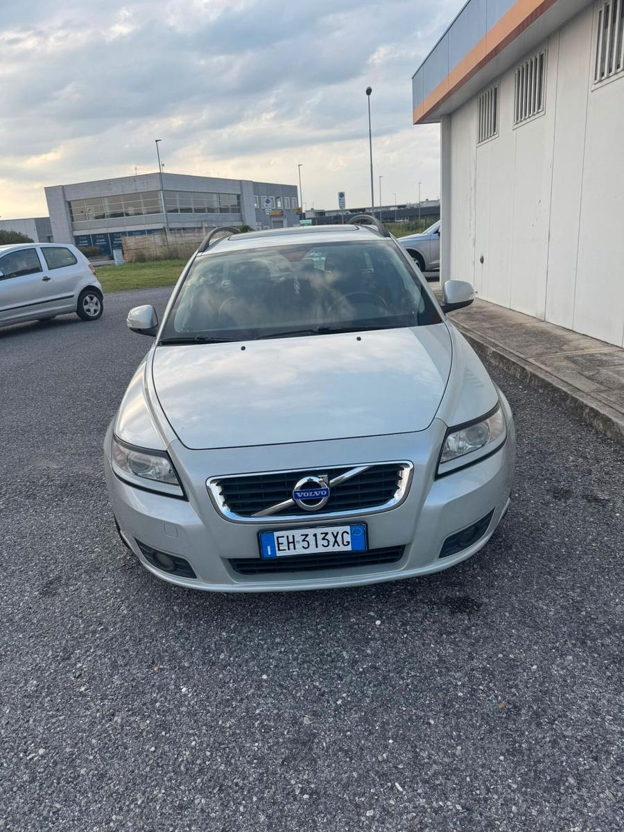 Volvo V50 2011 — rear view