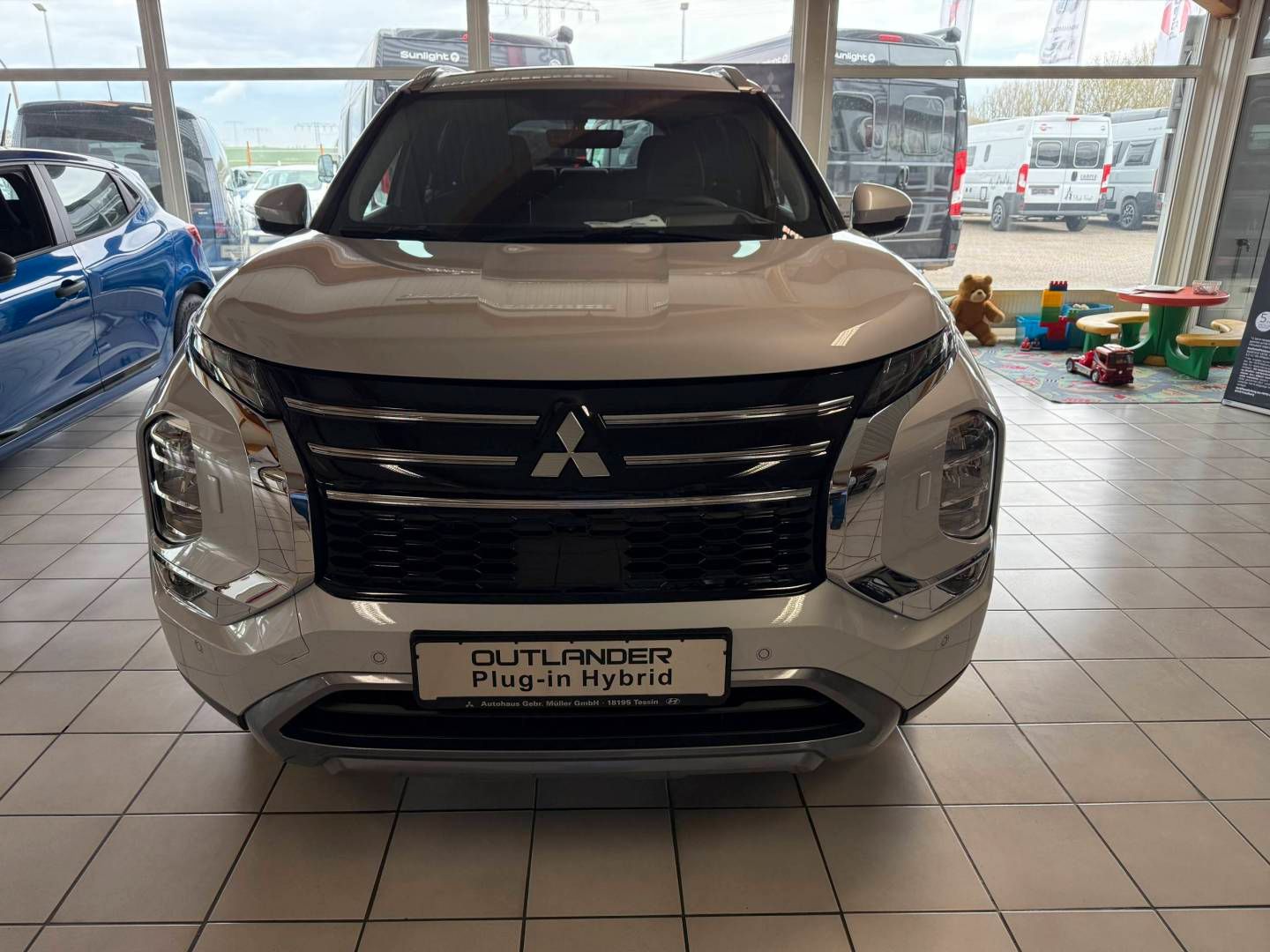 Fahrzeugabbildung Mitsubishi Outlander Plug-in Hybrid Intro Edition