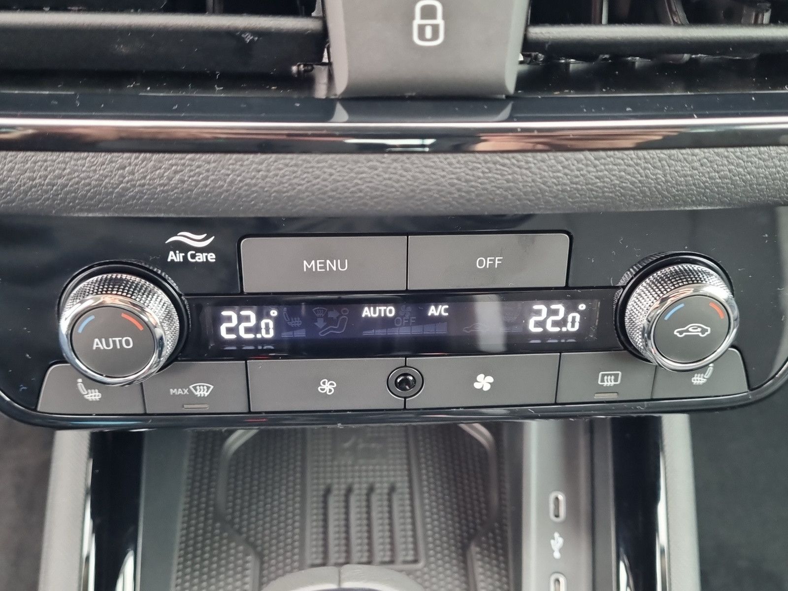 Fahrzeugabbildung SKODA Kamiq Tour 1,0 TSI 85KW/110PS Fahrassi Clever