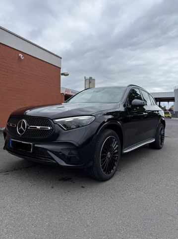 MERCEDES-BENZ GLC 300 de 4M AMG+Night+DigiLight+Pano