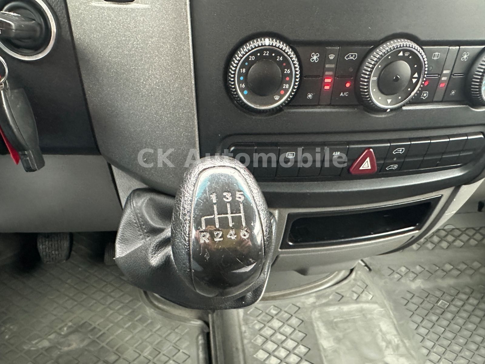 Fahrzeugabbildung Mercedes-Benz Sprinter II Kombi 315 CDI/9 Sitze/Klima/Tempomat