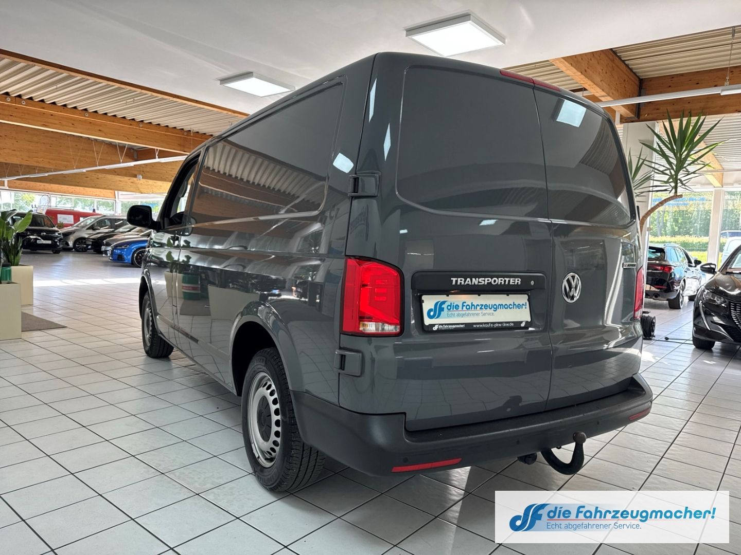 Fahrzeugabbildung Volkswagen Transporter T6.1 Kasten 4MOTION AHK DAB Induktio