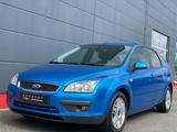 Ford Focus Lim. Ghia /AUTOMATIK/NEU TUV/1 HAND - Ford Focus aus 2005: Ghia