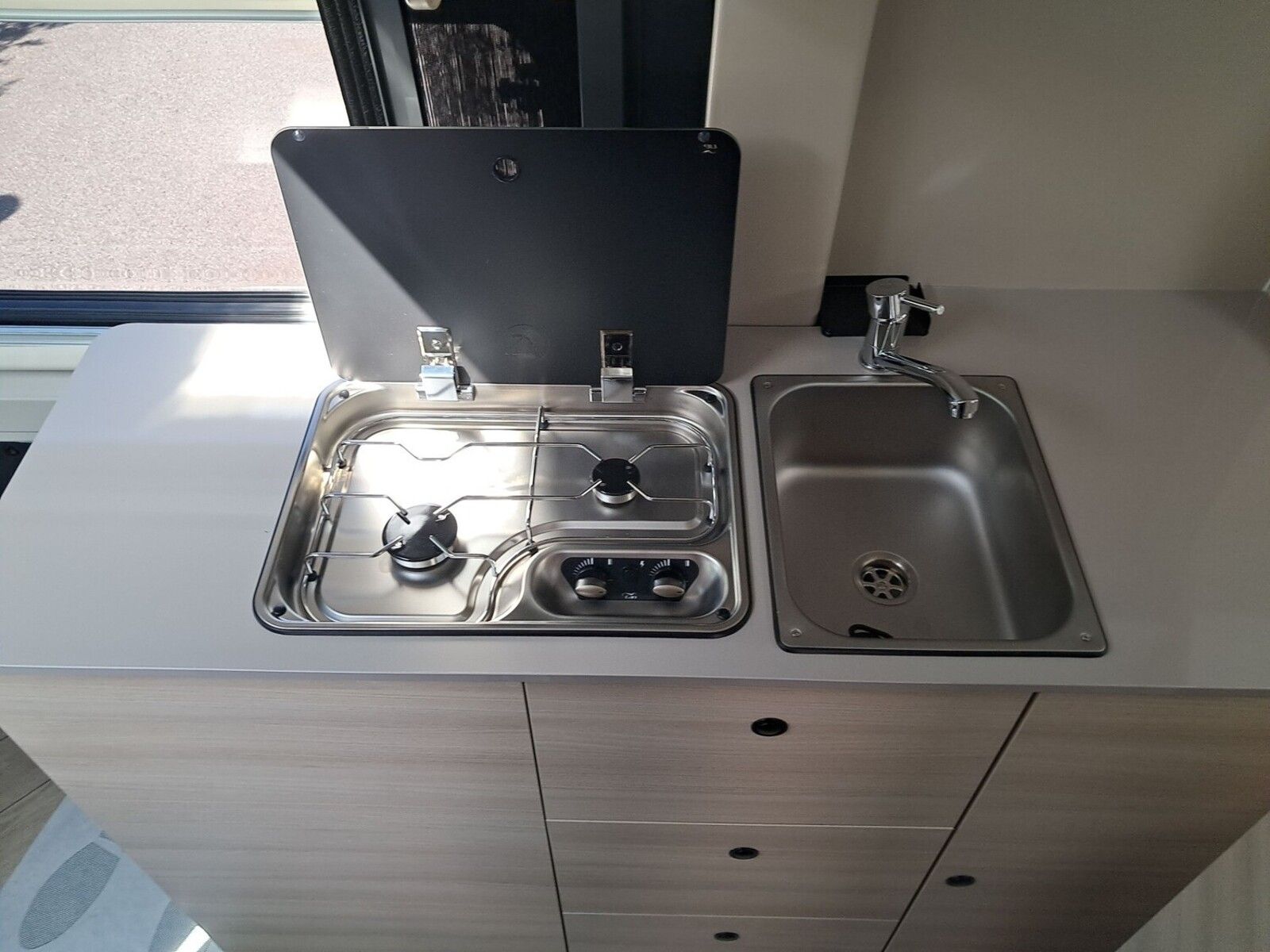 Fahrzeugabbildung Chausson Van First Line Light V594 Solar, Markise, RFK