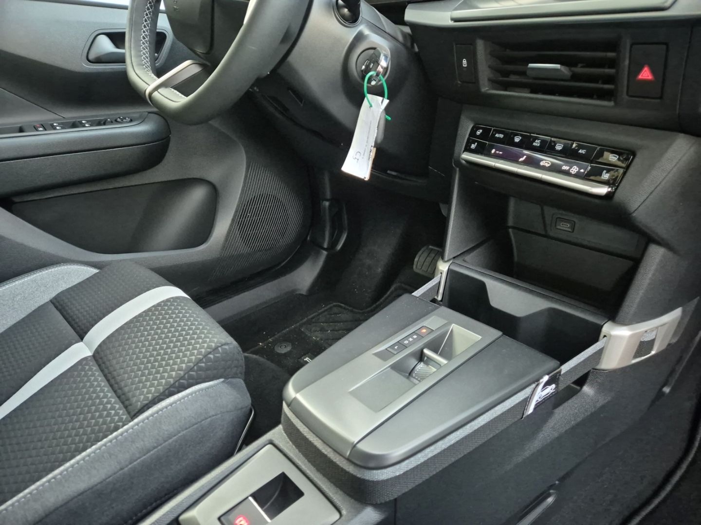 Fahrzeugabbildung Opel Frontera 81kW Mild-Hybrid EU6e Edition 1.2 74 kW