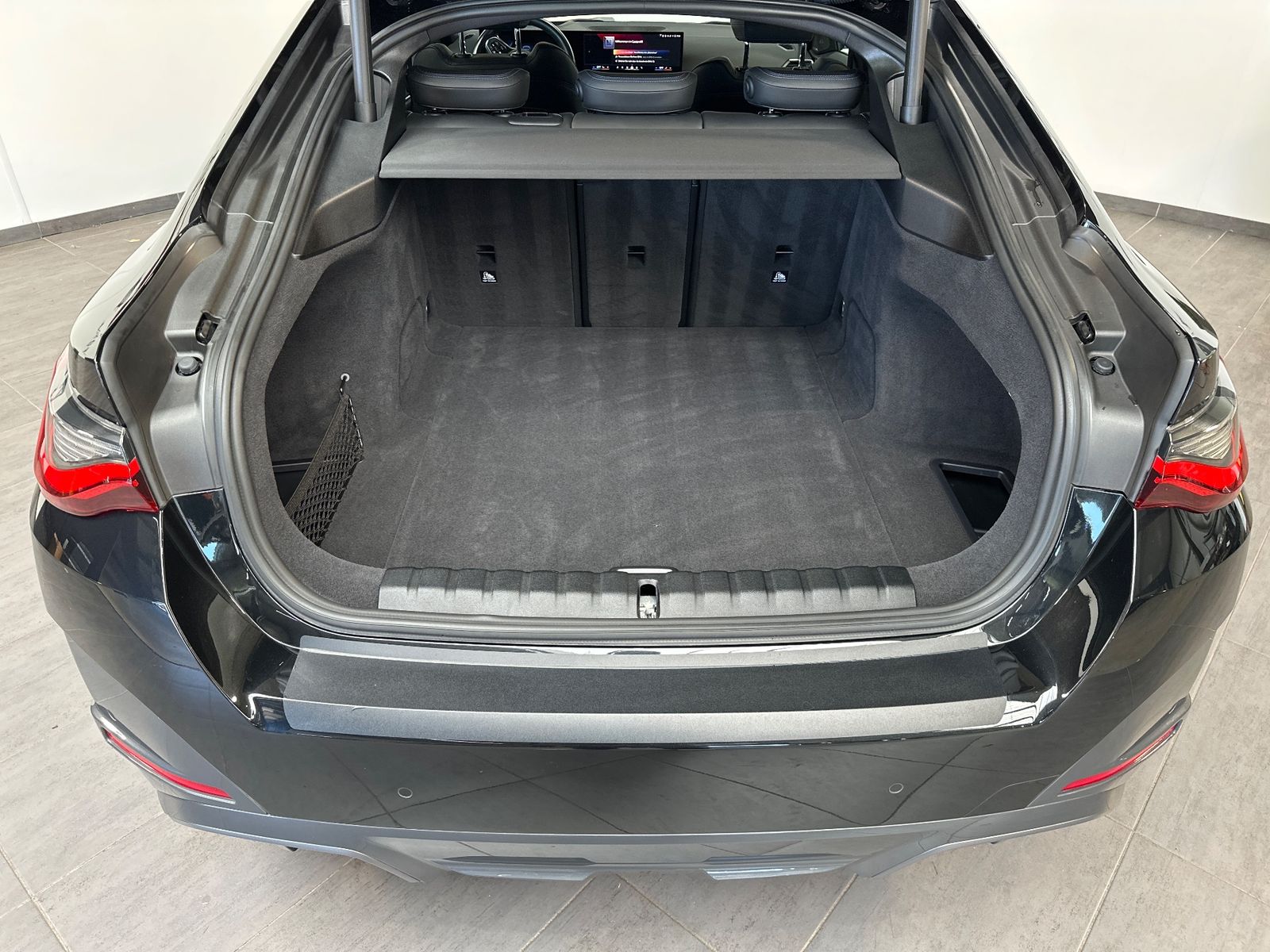 Fahrzeugabbildung BMW i4 eDrive40 Gran Coupe M-Sport NAV+LED+KAM+ACC